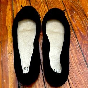 GAP black velvet ballet flats w 8